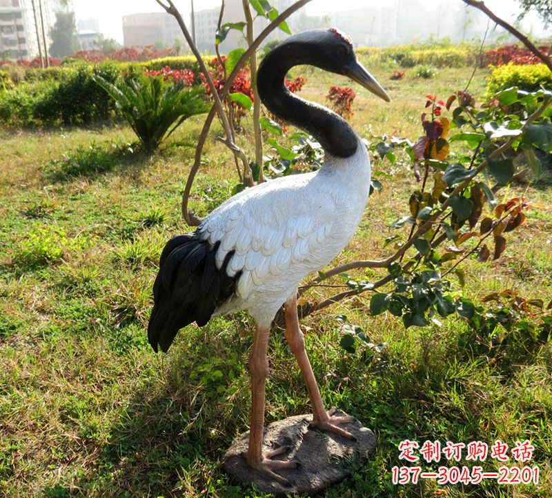 河南精致仙鹤雕塑,飞翔在自由的天空