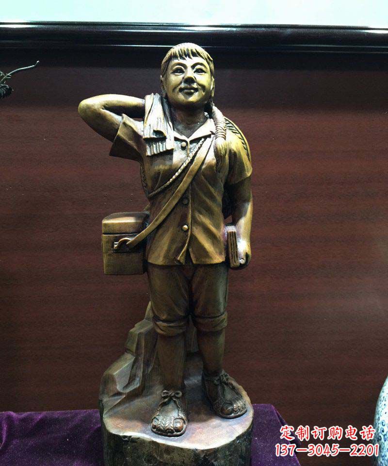 河南浪漫而优雅的铜雕女人雕塑
