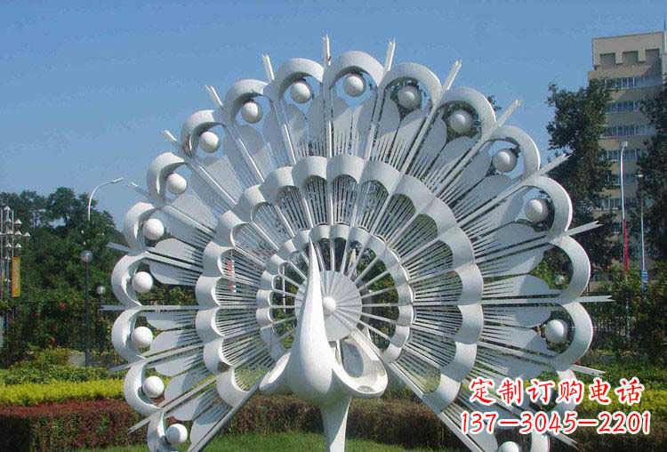 河南动感十足的不锈钢孔雀雕塑
