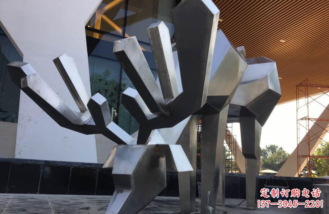 河南高端不锈钢抽象驯鹿雕塑