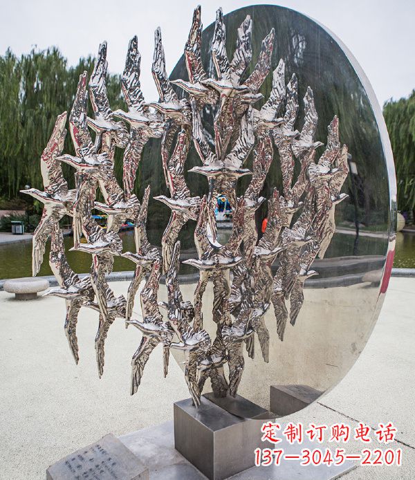 河南欣赏鸽子轻盈的美丽——不锈钢动物鸽子雕塑