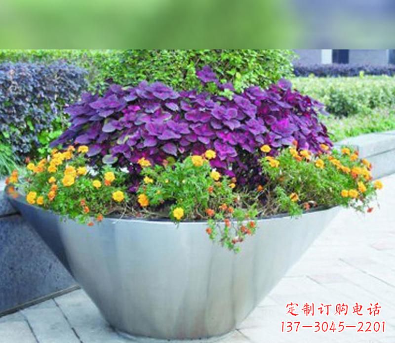 河南中领雕塑精致无比的花盆雕塑