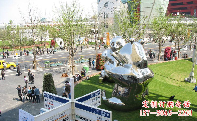 河南公园不锈钢镜面大熊猫景观雕塑