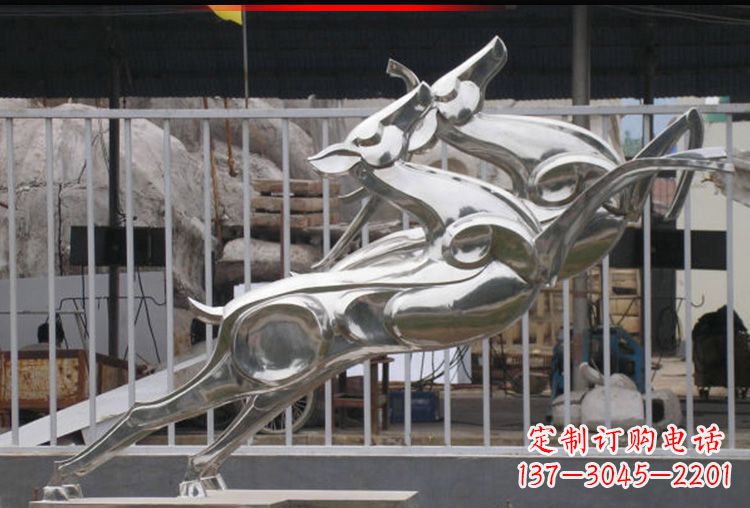 河南梅花鹿不锈钢高光大型雕塑
