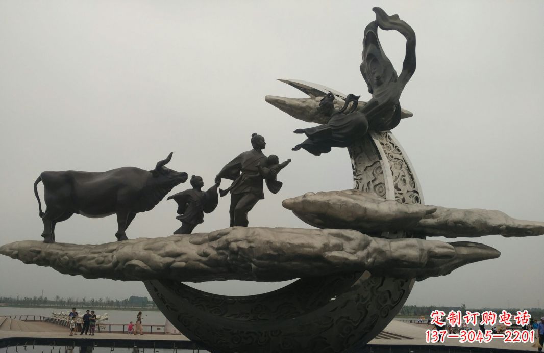 河南公园不锈钢牛郎织女景观雕塑