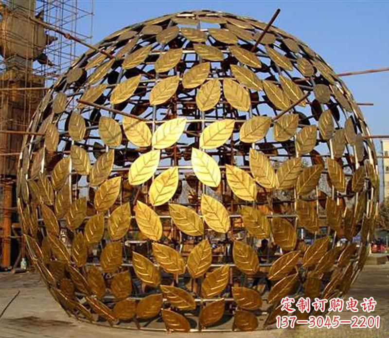 河南不锈钢树叶镂空球景观雕塑
