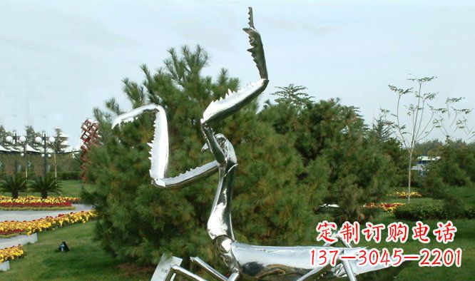 河南优雅大气的不锈钢螳螂雕塑