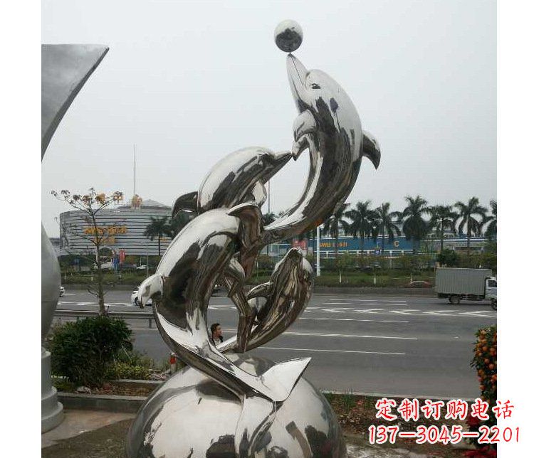 河南海豚雕塑多功能不锈钢跳跃玩球