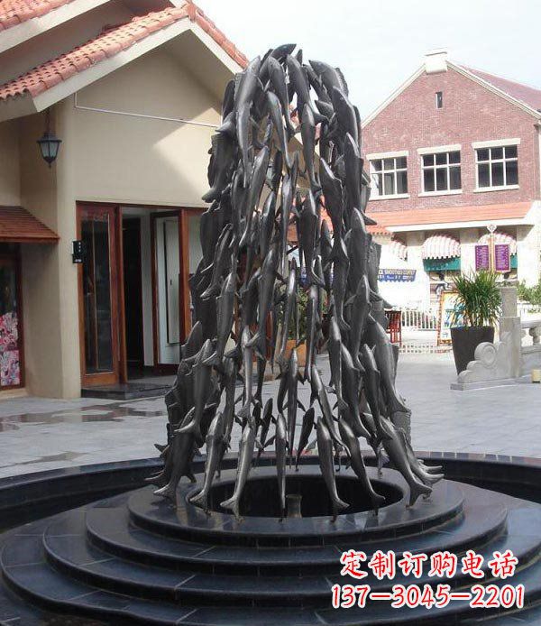 河南跃动的生命——景区向上游的鱼群喷泉雕塑