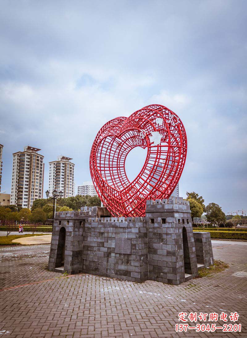 河南公园不锈钢心形和和平鸽雕塑
