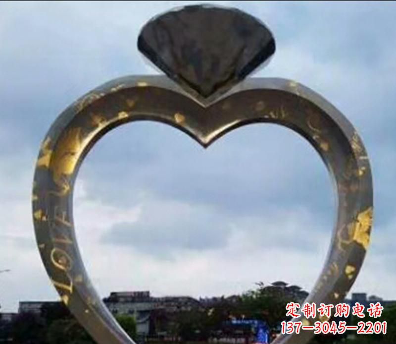 河南不锈钢大型钻石戒指景观雕塑