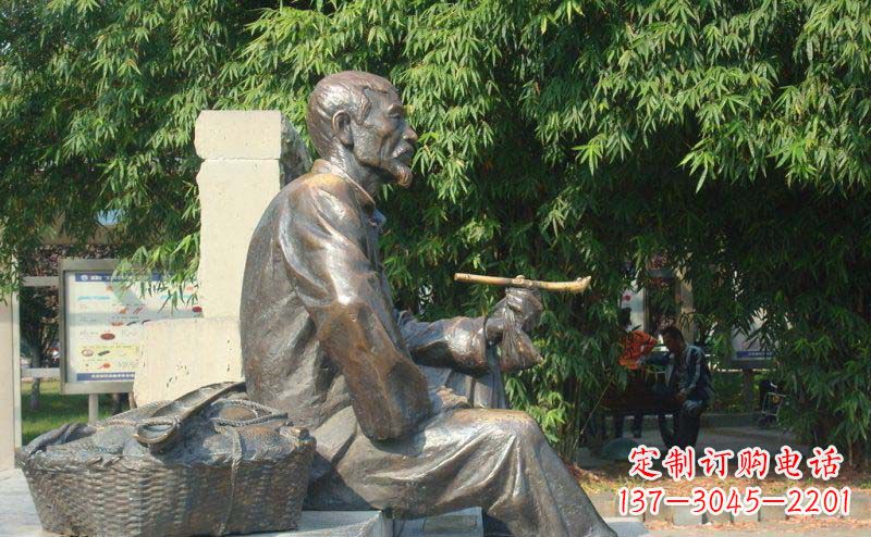 河南公园抽袋烟的老人小品铜雕