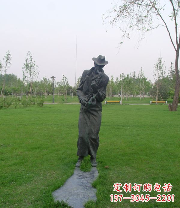 河南公园吹萨克斯人物铜雕
