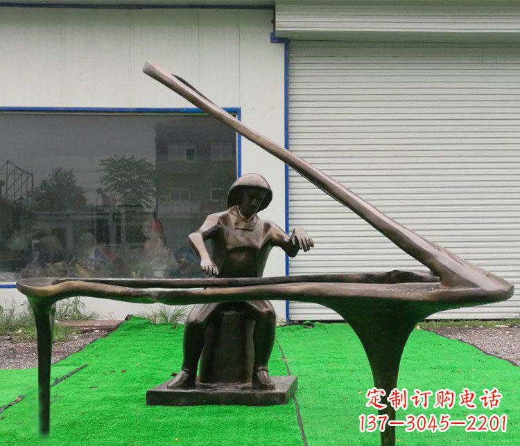 河南 传奇钢琴雕塑