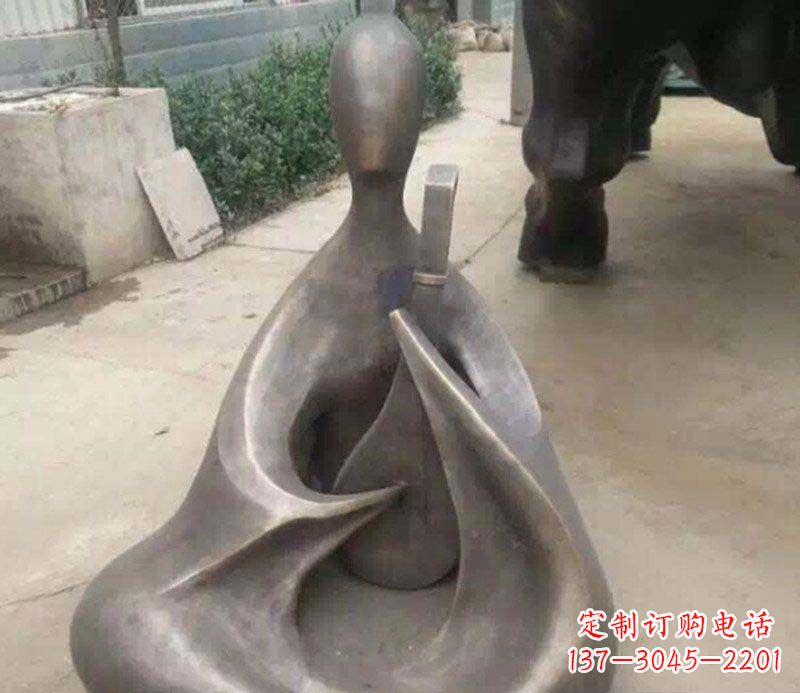 河南抽象景观弹琵琶铜雕