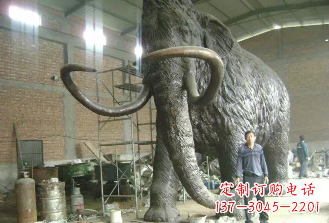 河南公园动物长毛象铜雕