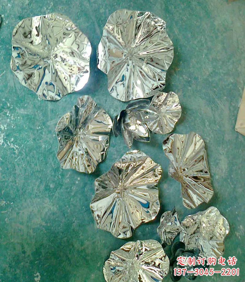 河南精致锻铜荷叶造型雕塑