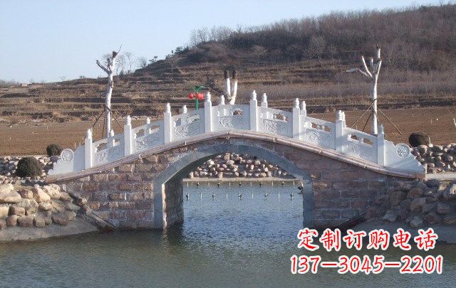 河南独特设计的拱桥石雕