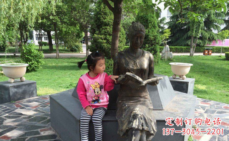 河南优雅可爱的女孩铜雕