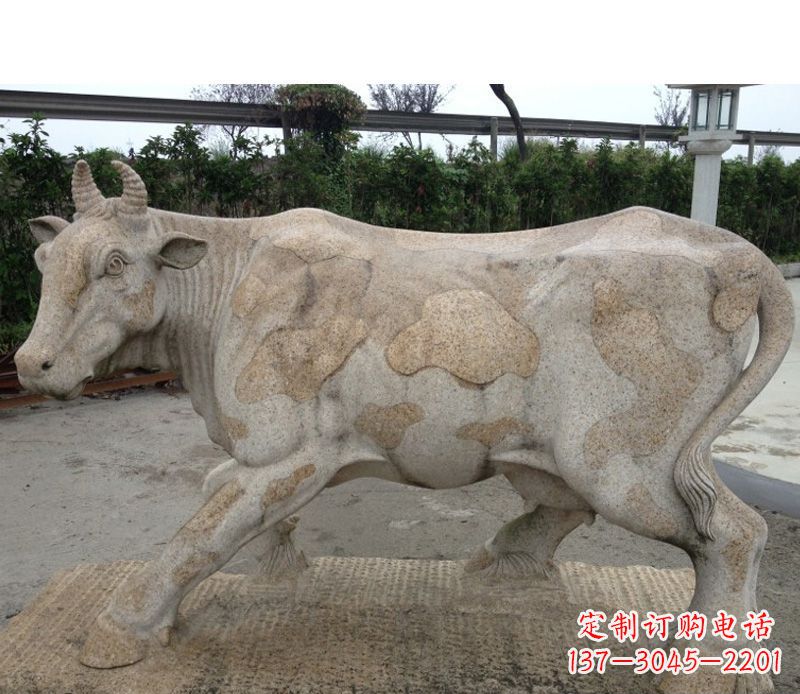河南中领雕塑精美绝伦的奶牛石雕