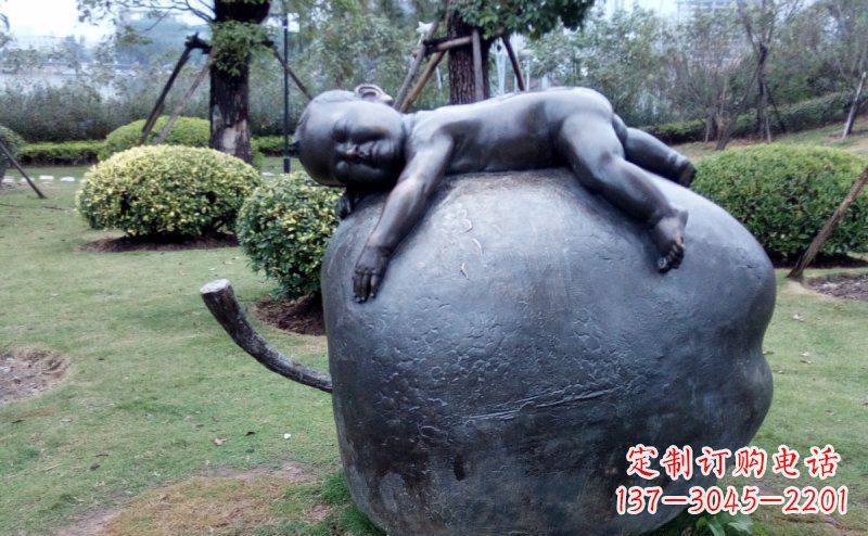 河南精致可爱的苹果雕塑