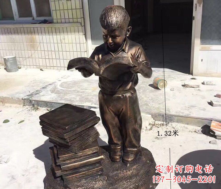 河南杰出的小孩铜雕