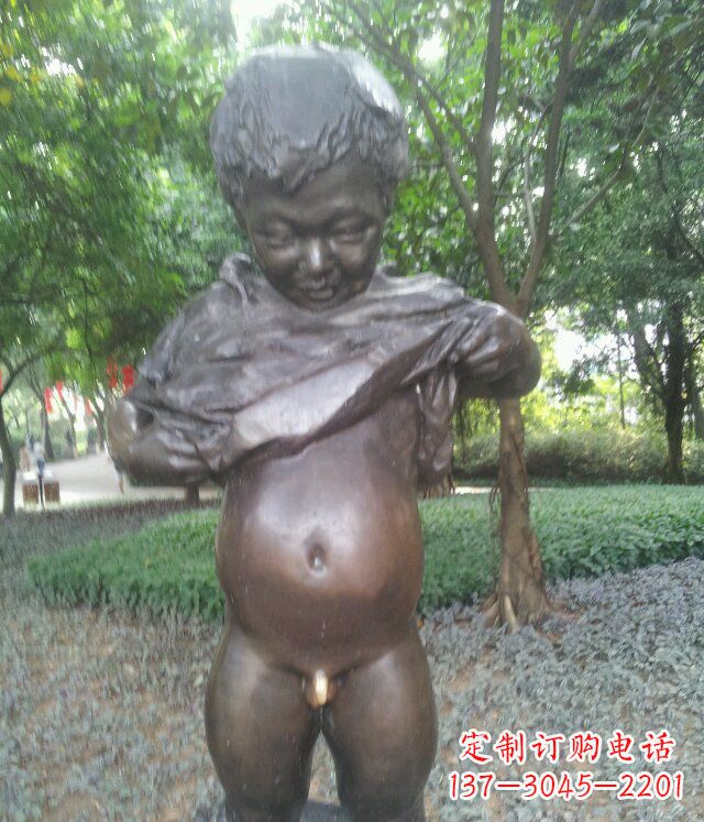 河南萌动活泼的男孩铜雕塑