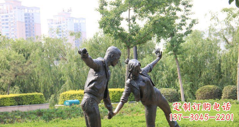 河南爱情铸就的浪漫情侣雕塑