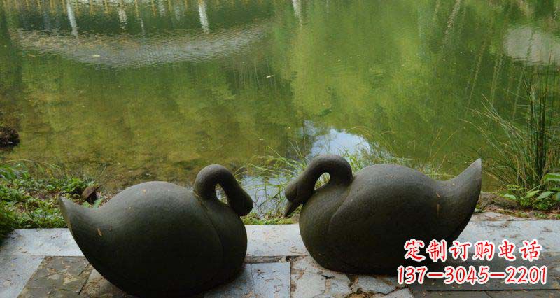 河南高雅优美的天鹅铜雕