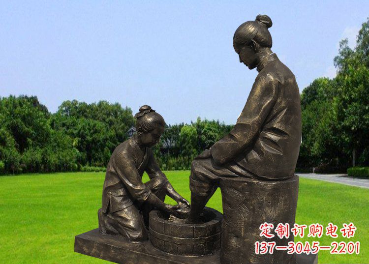 河南浓浓爱意的母爱,定制青铜铸造的母亲雕塑