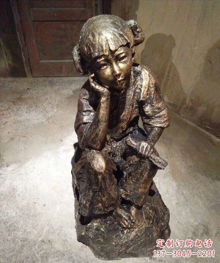 河南童真美丽的小女孩铜雕