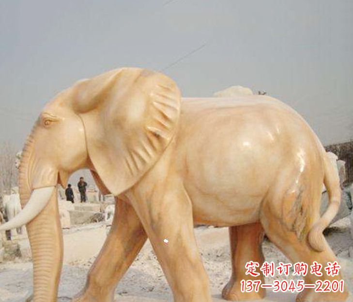 河南公园晚霞红大象雕塑