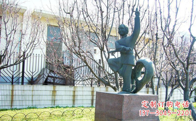河南公园舞剑的老人人物铜雕
