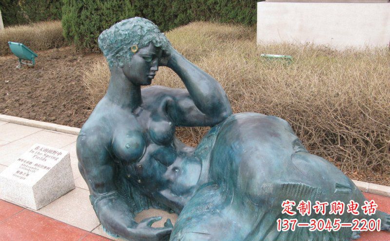 河南公园西方女人人物铜雕_2