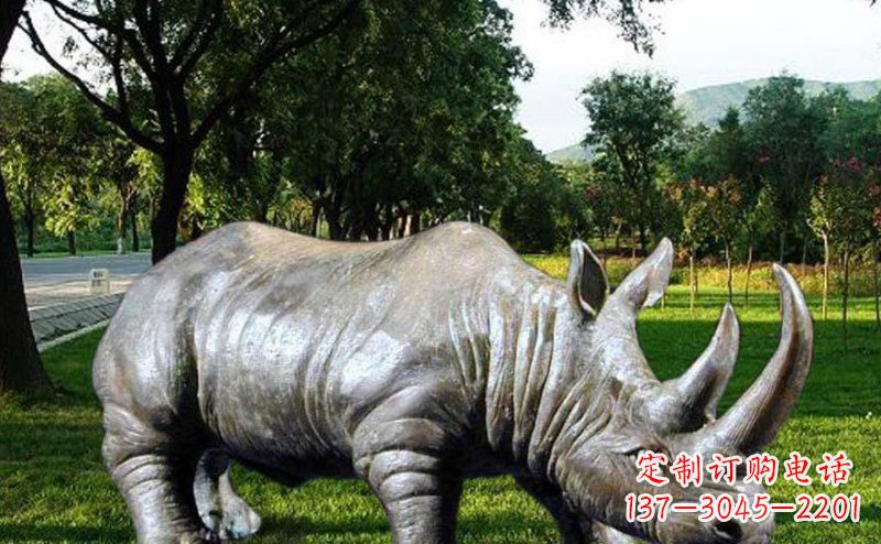 河南新题目犀牛玻璃钢雕塑——给公园增添独特美感