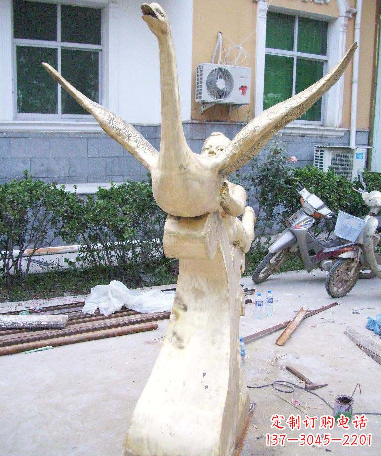 河南孩子与天鹅·梦幻铜雕