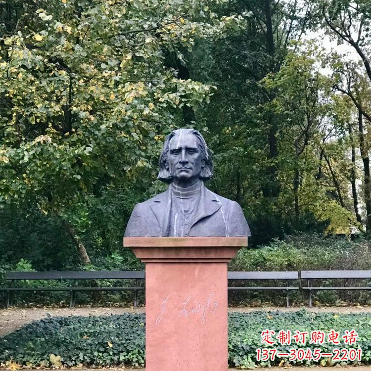河南钢琴音乐家肖邦的经典雕塑