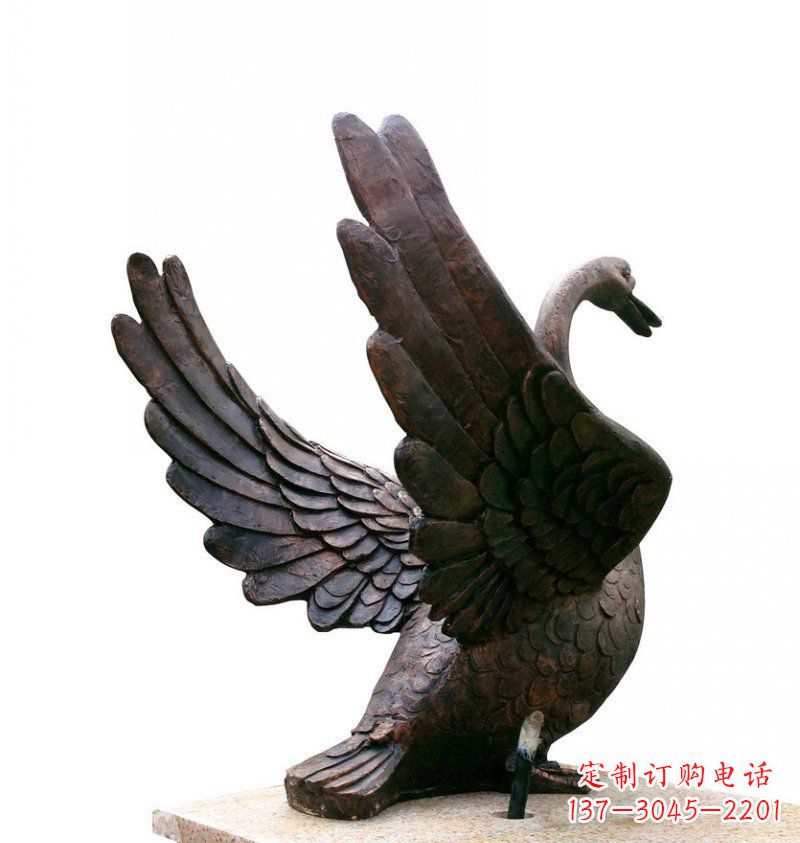 河南欣赏翱翔的天鹅铜雕