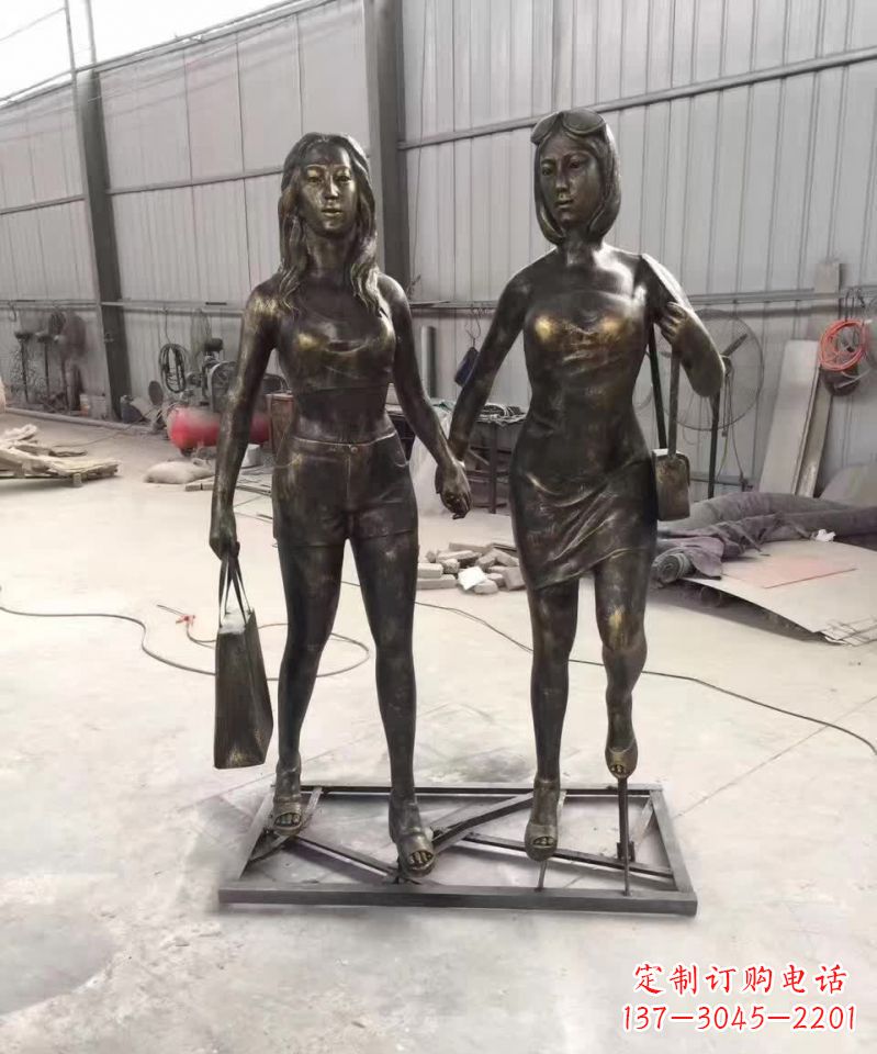 河南铜雕女人唤醒美好回忆