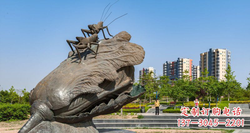 河南广场白菜和蚂蚱景观铜雕