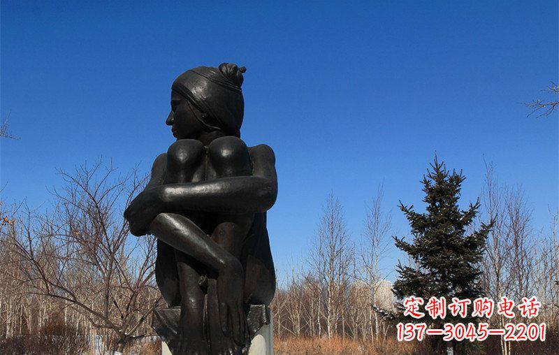 河南广场抱膝盖的女孩人物铜雕