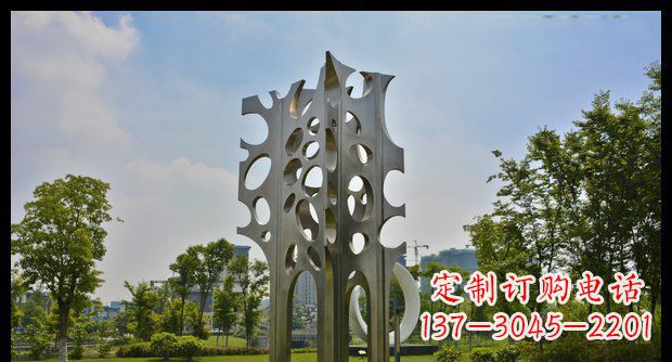 河南广场不锈钢抽象松树雕塑