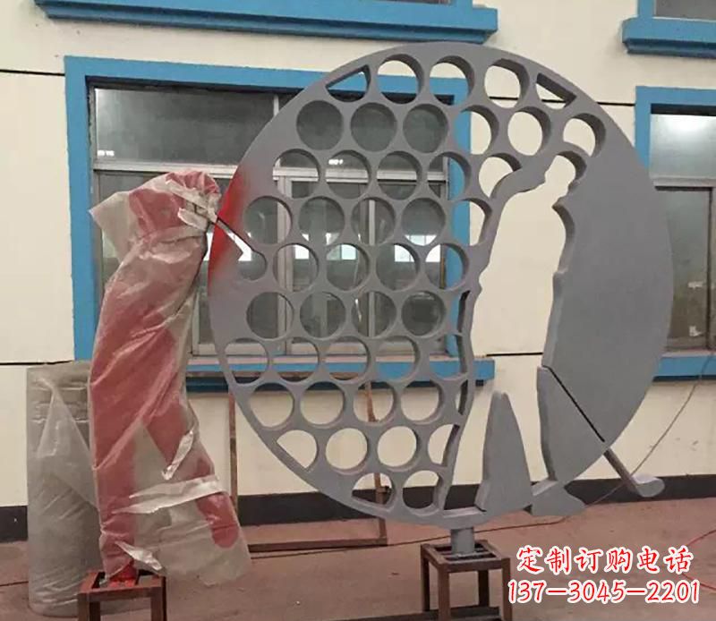 河南广场不锈钢打高尔夫球雕塑