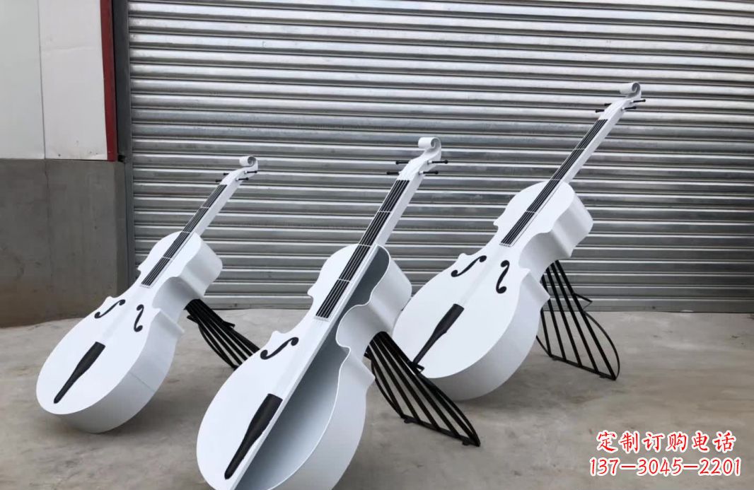 河南广场不锈钢大提琴雕塑1