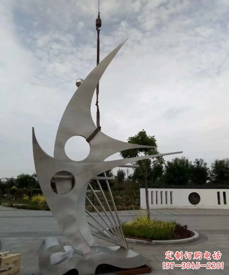 河南广场不锈钢帆船景观雕塑