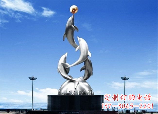 河南欢腾动物——勇敢的海豚雕塑