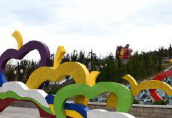 河南广场艺术：不锈钢抽象彩色苹果雕塑