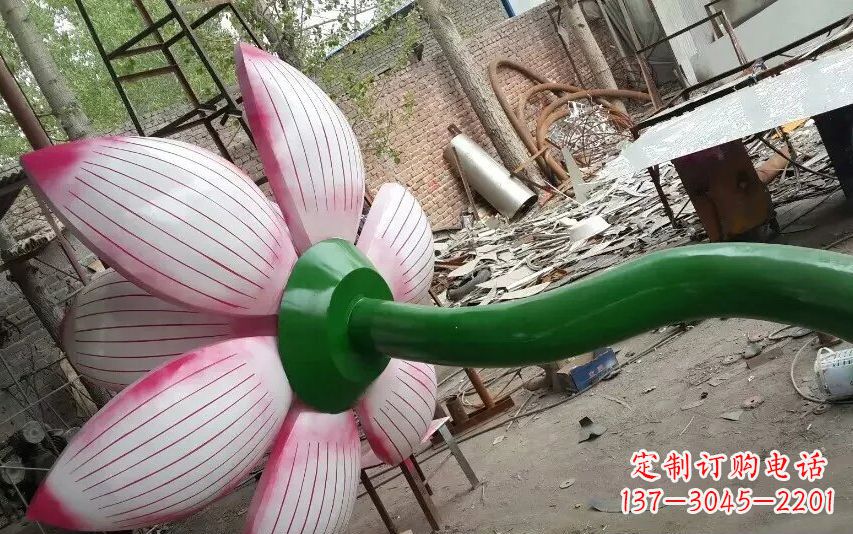 河南广场不锈钢莲花雕塑 (2)