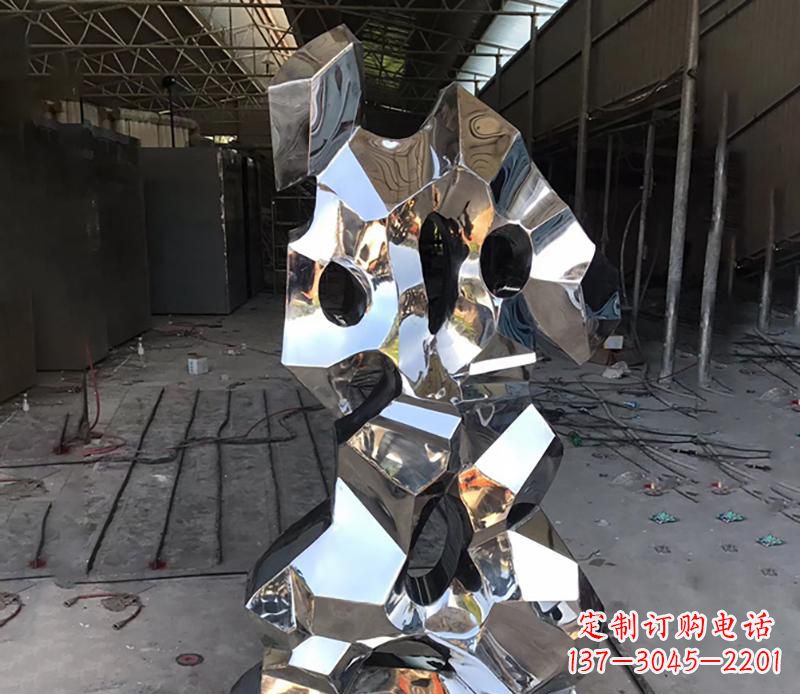 河南别具匠心的太湖石雕塑