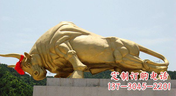 河南广场黄铜奔牛铜雕